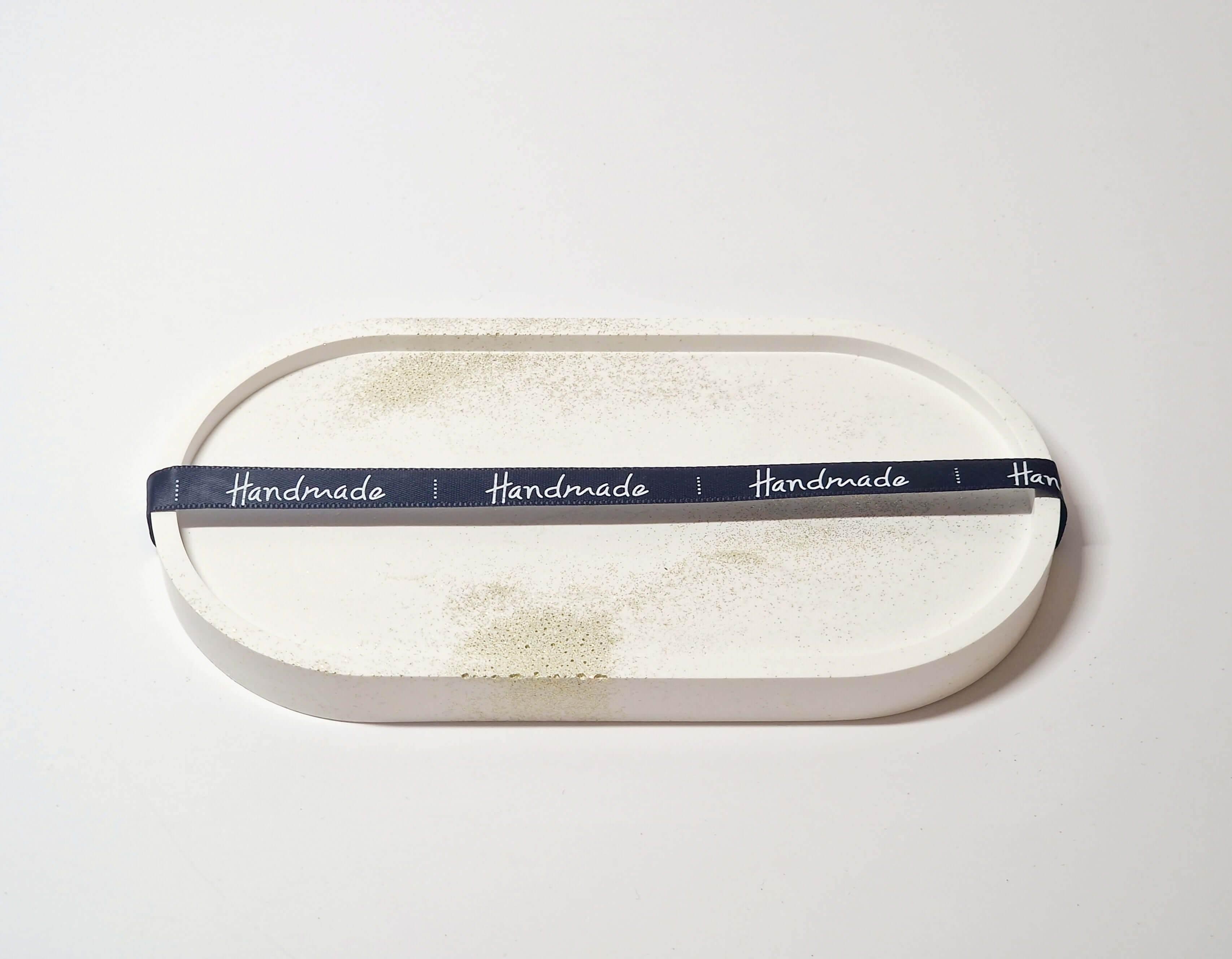 Handgegossenes ovales Tablett aus Gips (drei Größen) - Kochschein