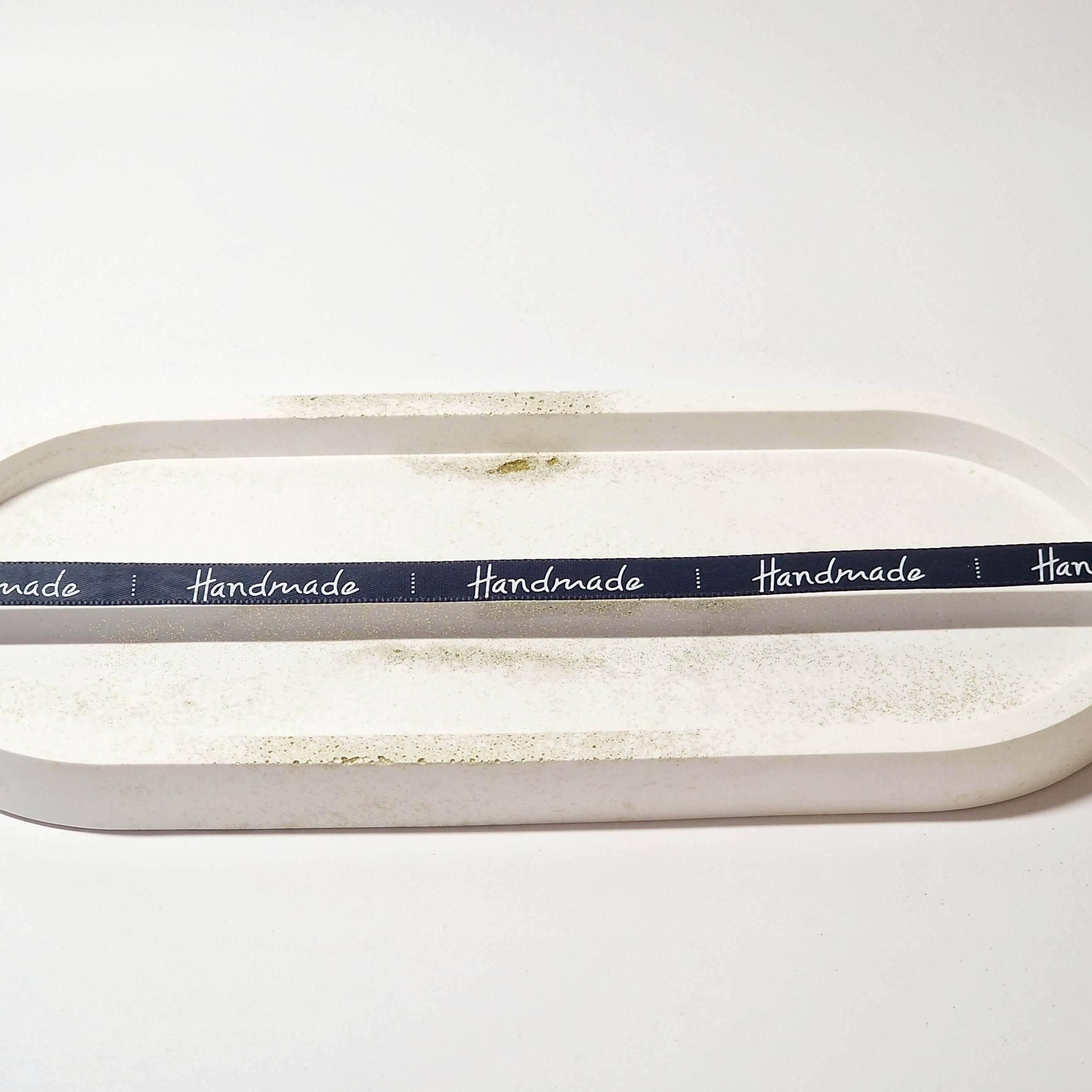 Handgegossenes ovales Tablett aus Gips (drei Größen) - Kochschein