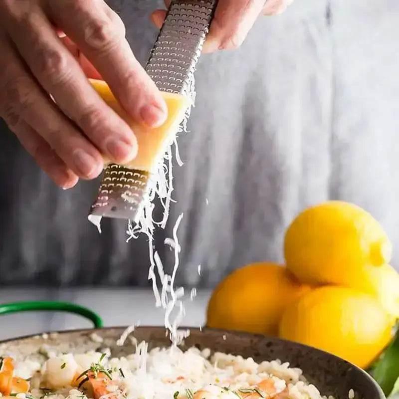 Multifunktionale Edelstahl Küchenreibe - für Käse, Schokolade und Obst - Kochschein