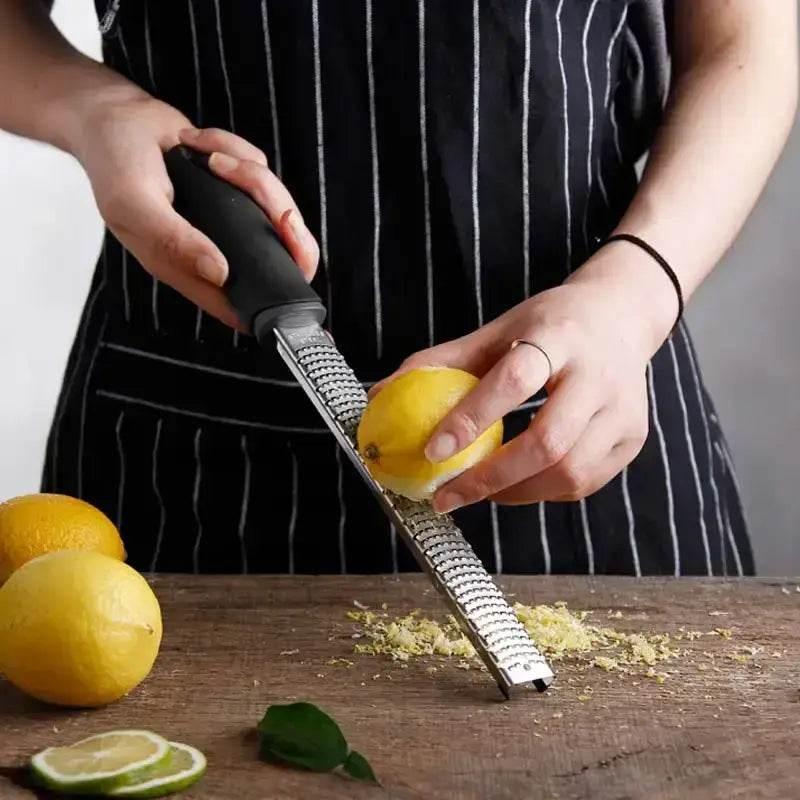 Multifunktionale Edelstahl Küchenreibe - für Käse, Schokolade und Obst - Kochschein