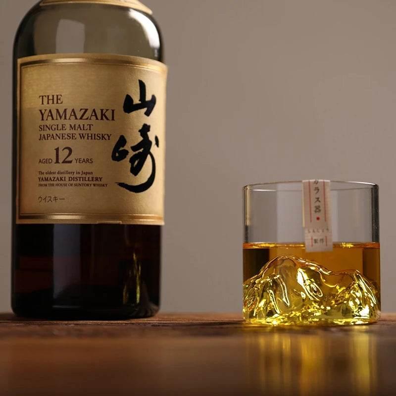 Japanisches Trinkglas mit 3D Berg - Elegantes Geschenkset mit Holzbox - Kochschein