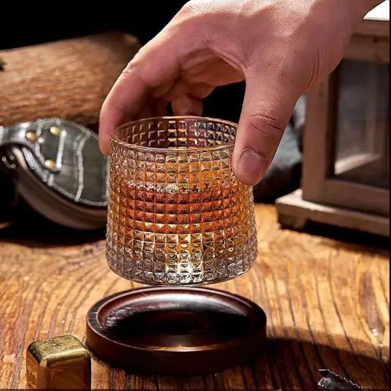 Rotierendes Whiskeyglas aus bleifreiem Kristallglas I (3 Varianten und Sets) - Kochschein