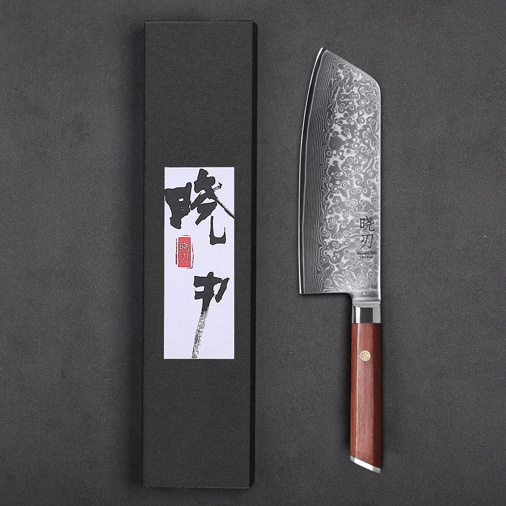 Japanisches Damast Küchenmesser mit Holzgriff und Geschenkbox auf schwarzem Hintergrund