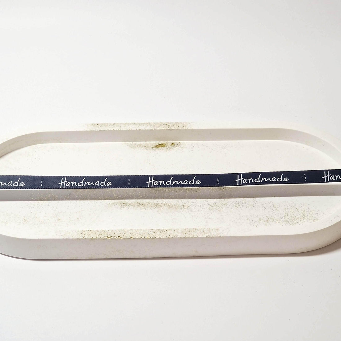 Handgegossenes ovales Tablett aus Gips (drei Größen) - Kochschein