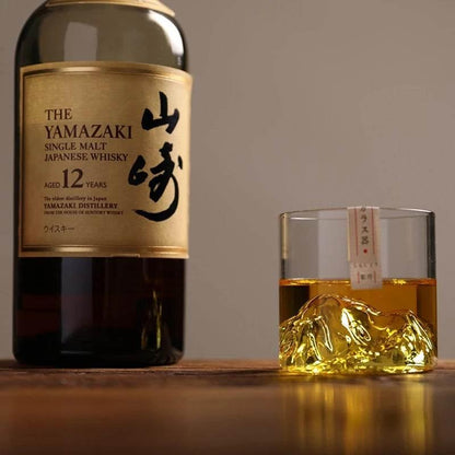Japanisches Trinkglas mit 3D Berg - Elegantes Geschenkset mit Holzbox - Kochschein