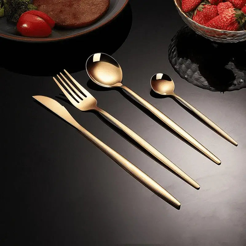 Goldenes Besteckset 24-teilig aus Edelstahl Spülmaschinenfest | ELEGANT nur €69.50